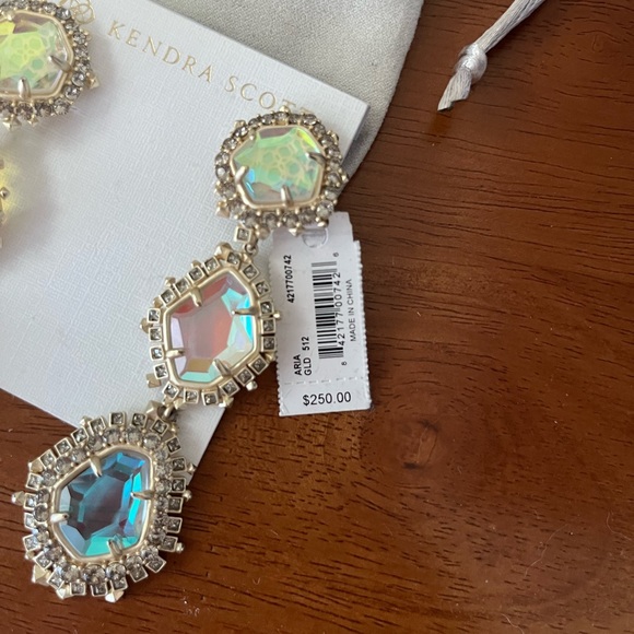 NWT Kendra Scott Aria Gold Statement Earrings - Picture 4 of 4